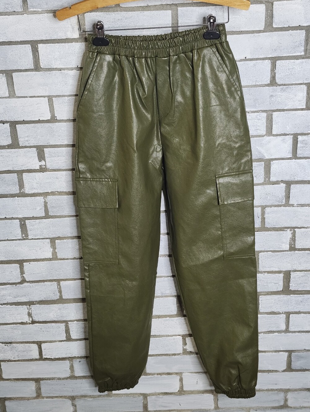 NWT Bacio Women's Faux Leather Pull On Cargo Pants Size Small Olive Green